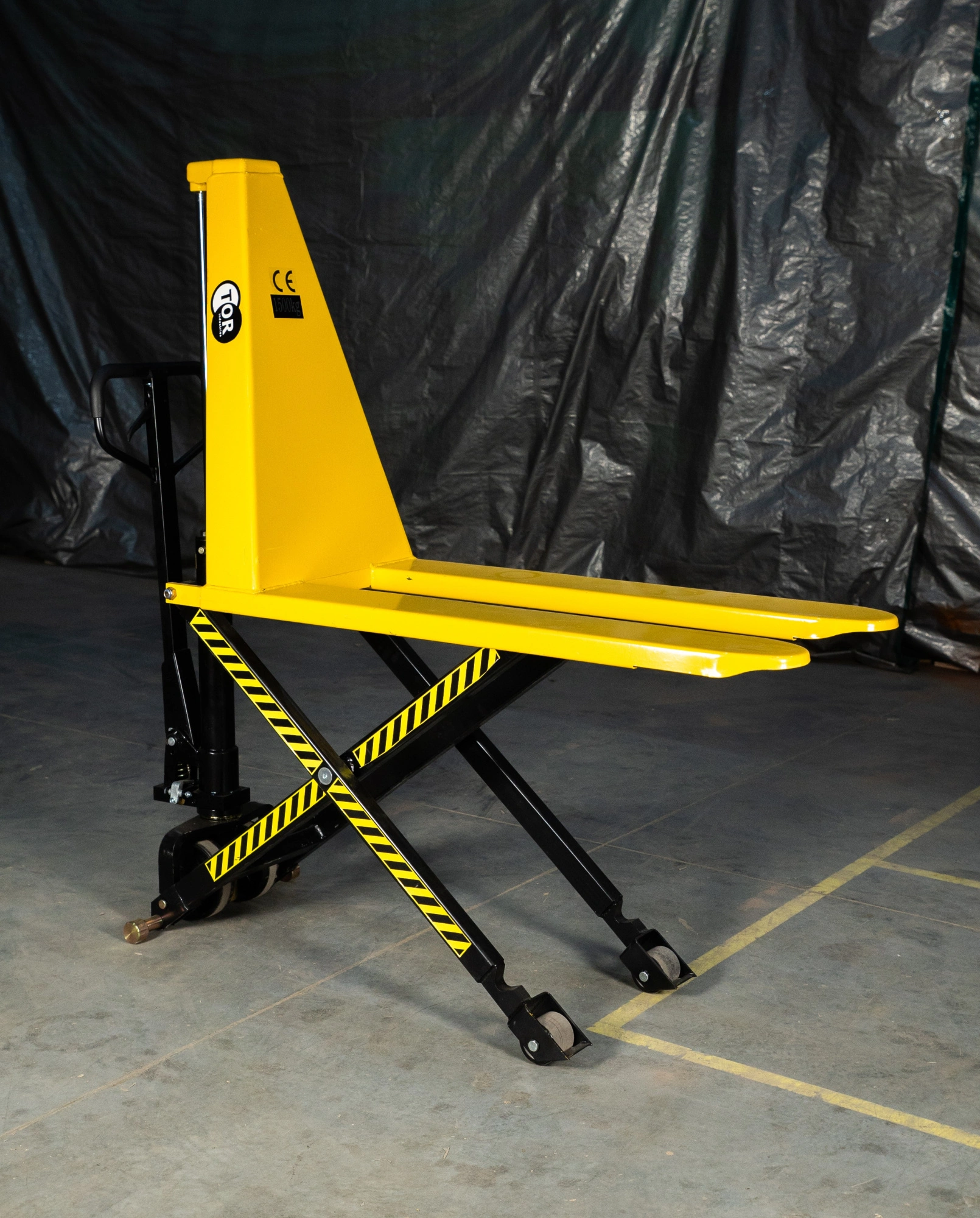 Тележка гидравлическая с ножничным подъемом 1500 кг 1150 мм полиуретановые колеса TOR HLS1500Q (Z)*